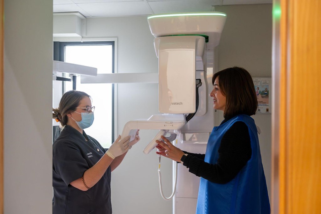 Foto 1 Precisión digital: cirugía guiada en implantología dental en Marín