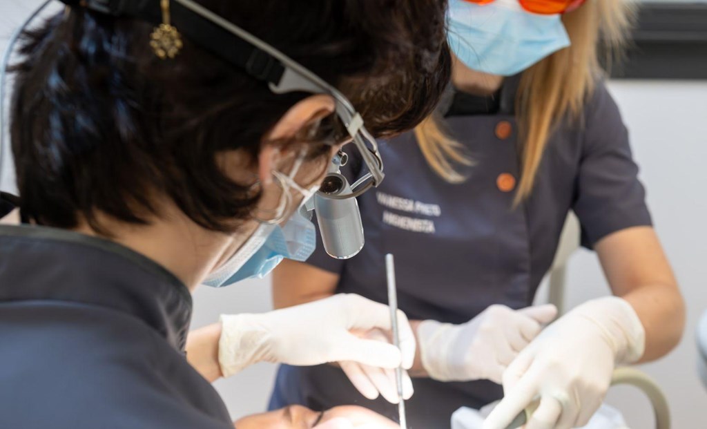 Foto 1 Recupere su sonrisa con reconstrucciones dentales en Marín